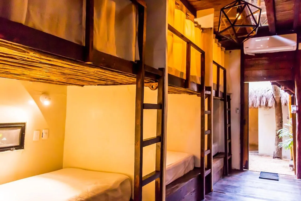 Oostel Smart Hostel - Tulum Playa 2*,  Mexikó