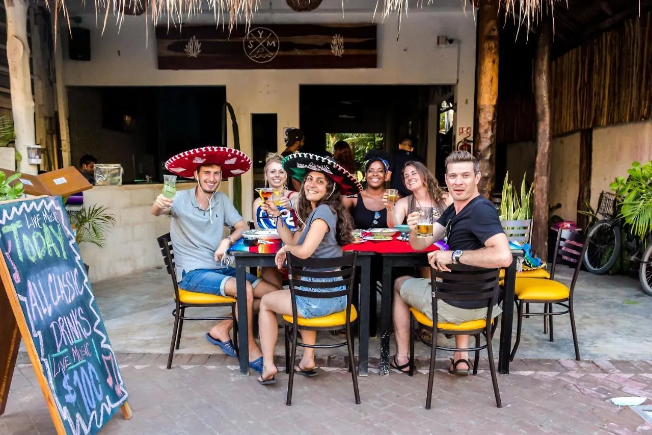 Oostel Smart Hostel - Tulum Playa Panzió